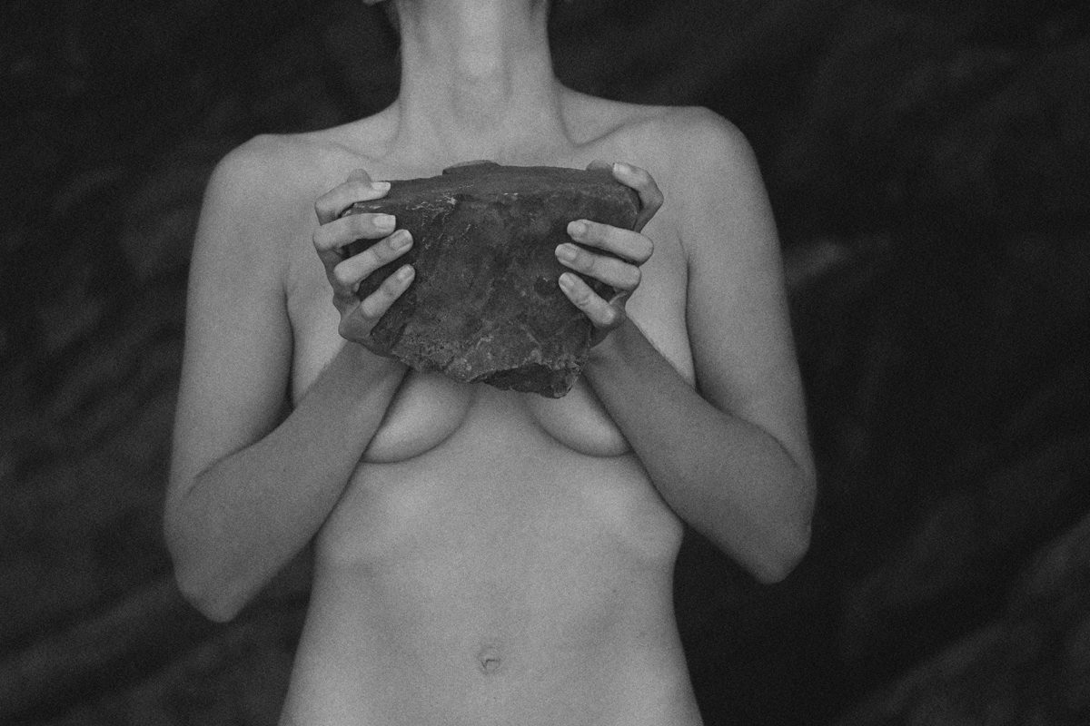 Interview with photographer Isabel Sasse by studio societa - holding a rock